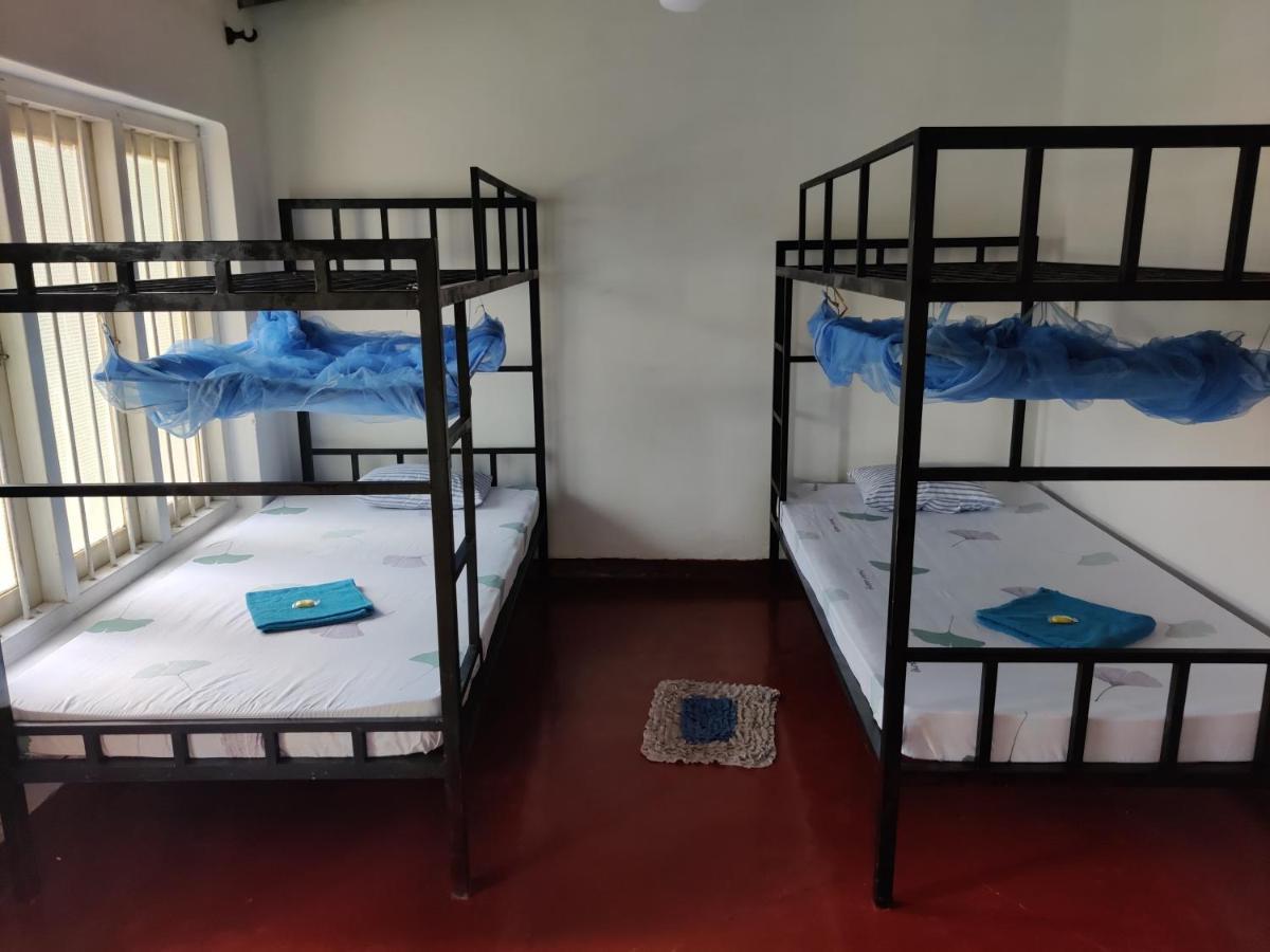 Catch The Ella Train Hostel Kandy Buitenkant foto