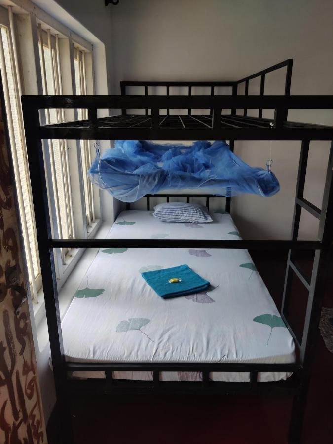Catch The Ella Train Hostel Kandy Buitenkant foto