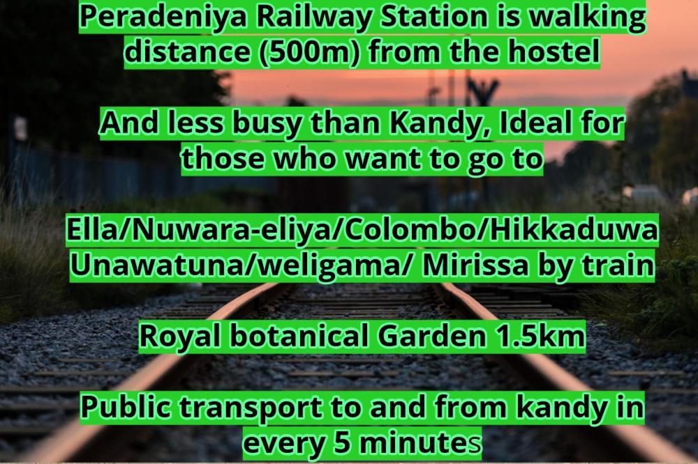 Catch The Ella Train Hostel Kandy Buitenkant foto