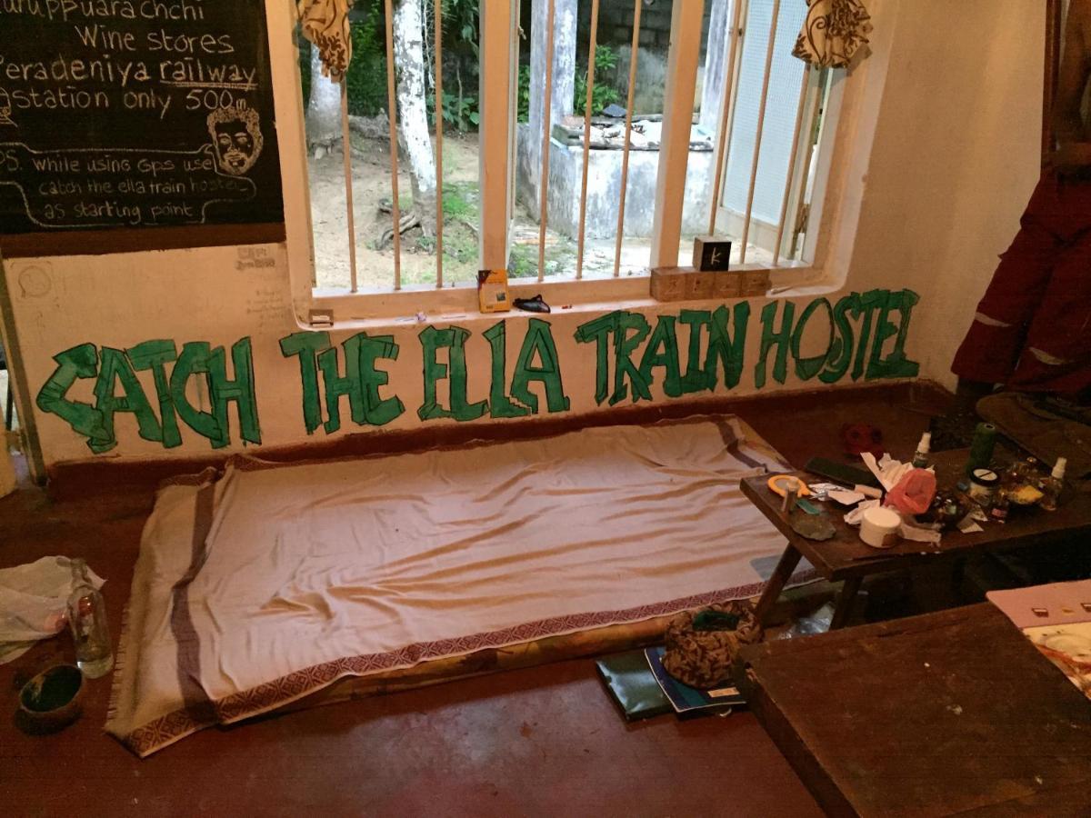 Catch The Ella Train Hostel Kandy Buitenkant foto